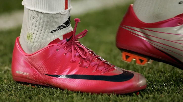Santino Quaranta #25 of D.C. United wears pink shoes in 2020