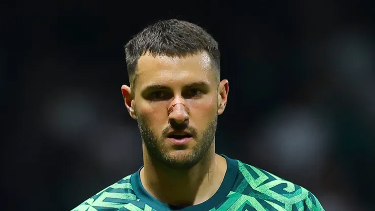 Santiago Gimenez of Mexico