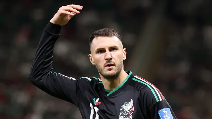 Santiago Gimenez of Mexico
