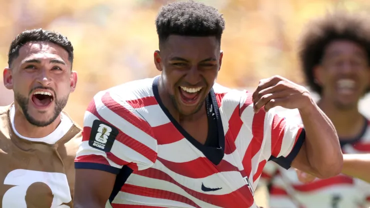 Alex Freeman #16 of the United States celebrates with teammates after scoring his team's second goal.