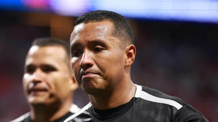 Referee Ivan Barton