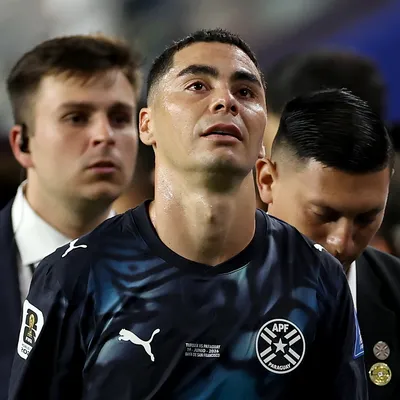 Why did Miguel Almiron get a red card in Paraguay vs Turkiye at the 2026 World Cup?