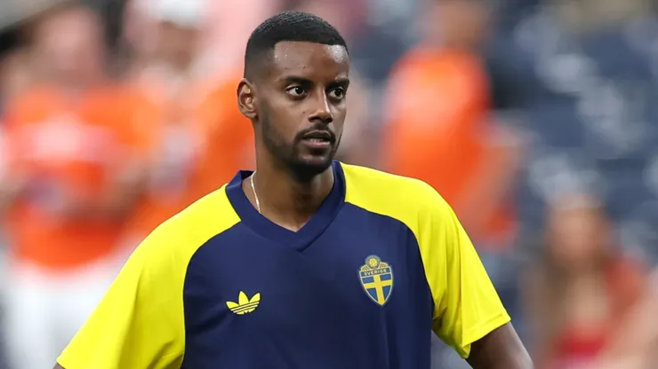 Alexander Isak #9 of Sweden warms up before the FIFA World Cup 2026 Group F match.