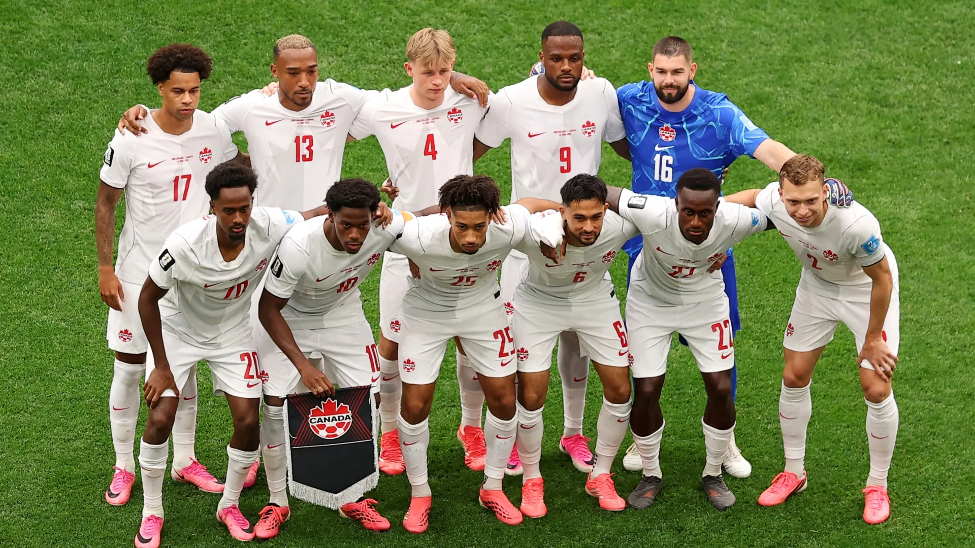 Players of Canada pose for a team photograph. Fran Santiago/Getty Images