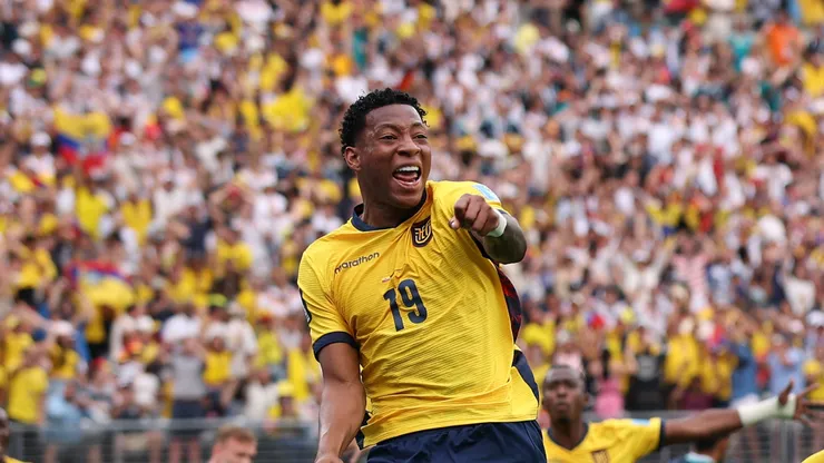 Gonzalo Plata #19 of Ecuador.