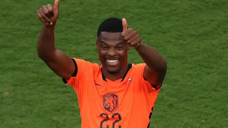 Denzel Dumfries #22 of Netherlands.