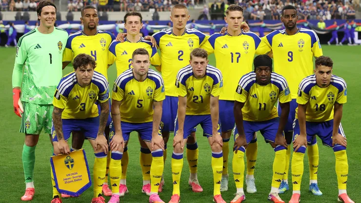 Players of Sweden pose for a team photo before during the FIFA World Cup 2026 Group F match
