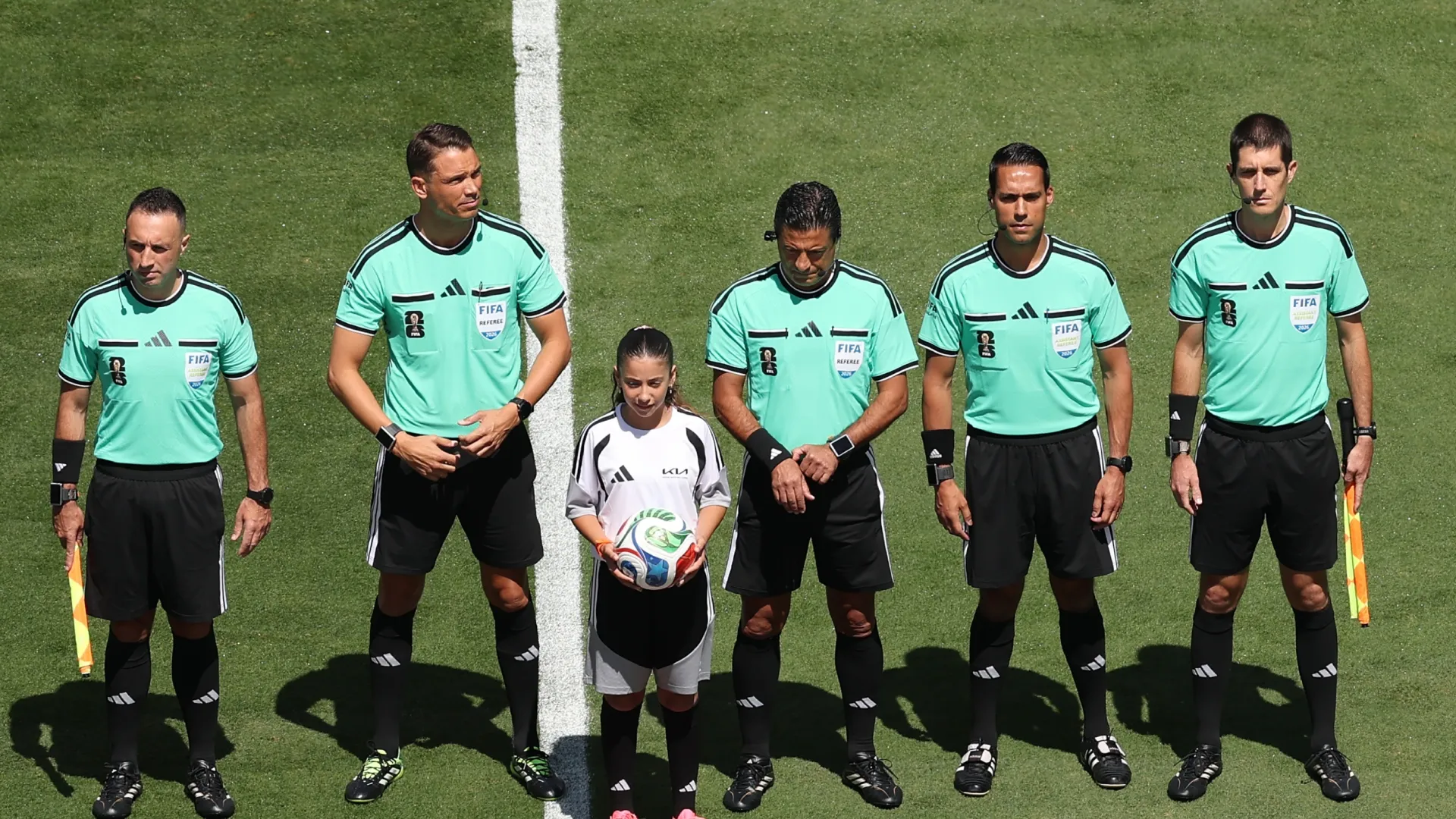 Alireza Faghani (middle) during 2026 World Cup.