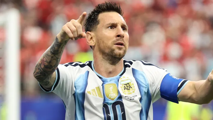 Lionel Messi #10 of Argentina celebrates.