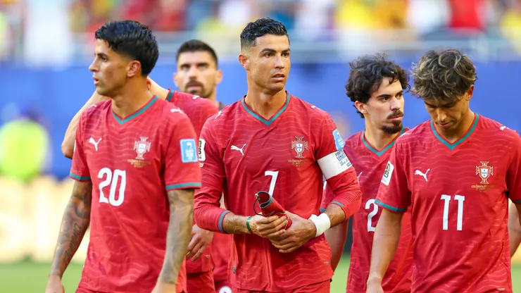 Cristiano Ronaldo #7 and players of Portugal