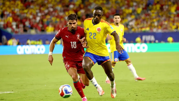 Pedro Neto #18 of Portugal and Deiver Machado #22 of Colombia.