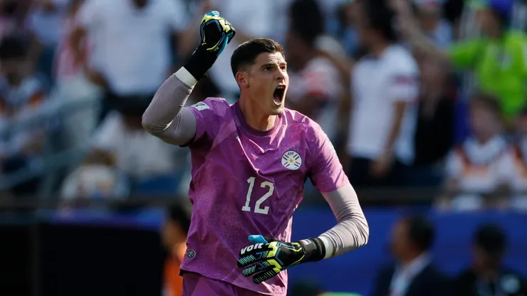 Orlando Gill, goalkeeper of Paraguay.