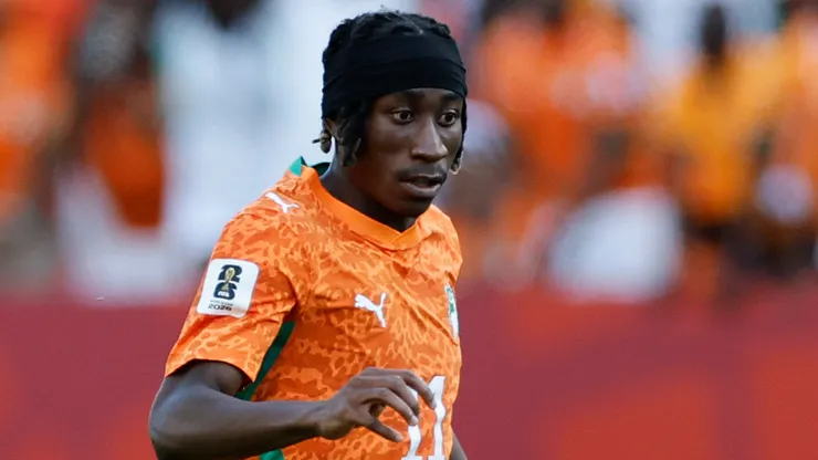 Yan Diomande #11 of Cote d'Ivoire controls the ball during the FIFA World Cup 2026 Group E match.