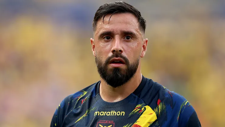 Hernan Galindez #1 of Ecuador warms up before the FIFA World Cup 2026 Group E match