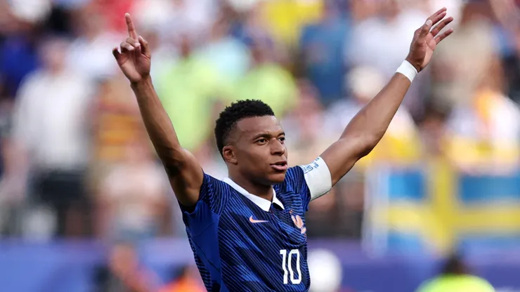 Kylian Mbappe #10 of France celebrates.