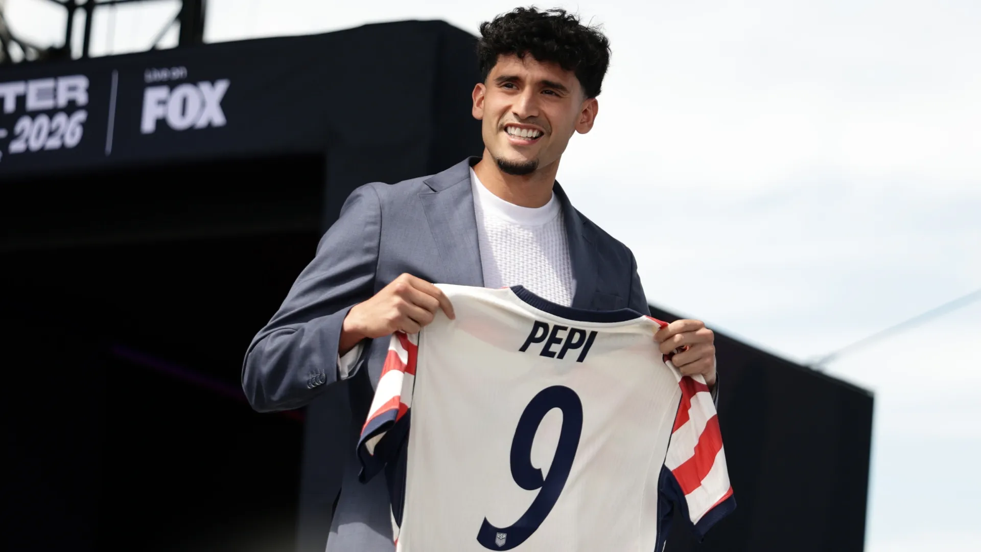 Ricardo Pepim poses with his jersey during the United States World Cup roster (Source: Adam Hunger/Getty Images)