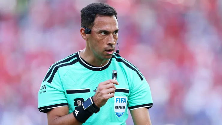 Referee Facundo Tello