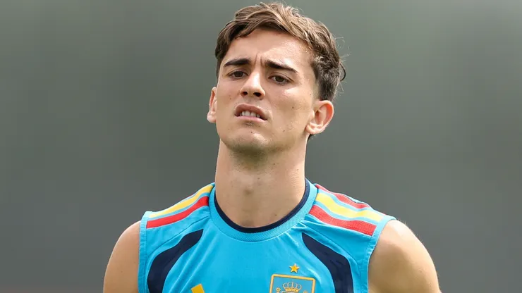 Gavi #9 of Spain warms up.