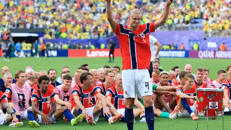 Erling Haaland #9 of Norway leads teammates in the Viking Row.