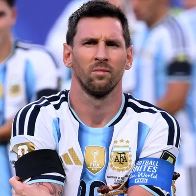 Why Argentina are wearing black armbands today?