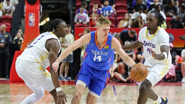 Bennett Stirtz playing against Adou Thiero, Arthur Kaluma