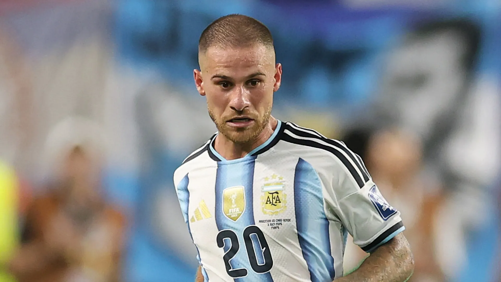 Alexis Mac Allister #20 of Argentina runs with the ball during the FIFA World Cup 2026 Round Of 32 match between Argentina and Cabo Verde at Miami Stadium on July 03, 2026 in Miami Gardens, Florida.