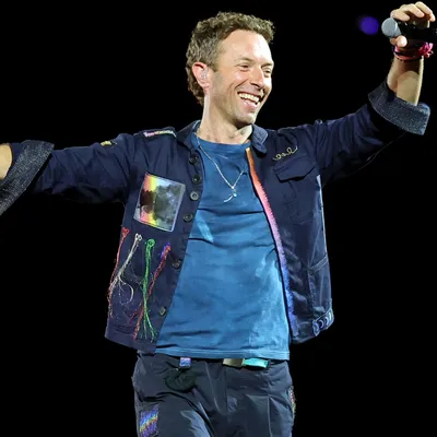 What souvenir did Coldplay give fans at the 2026 FIFA World Cup Final?