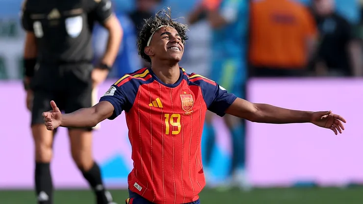 Lamine Yamal celebrates Spain's 2026 World Cup win.