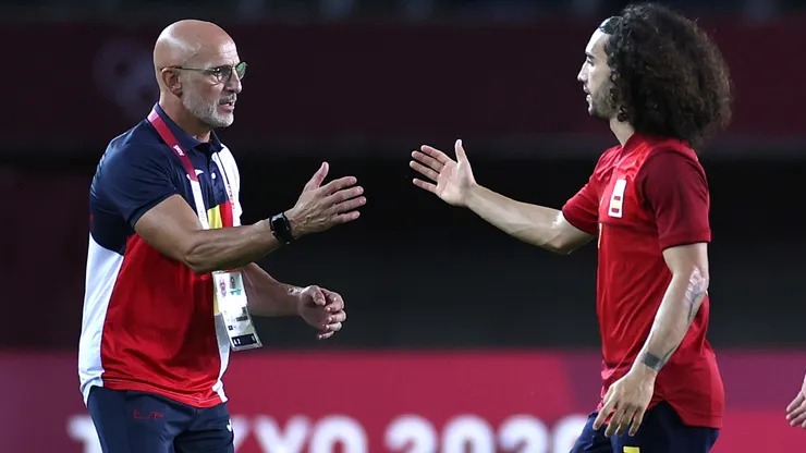 Luis de la Fuente, Head Coach of Team Spain shakes hands with Marc Cucurella #3.