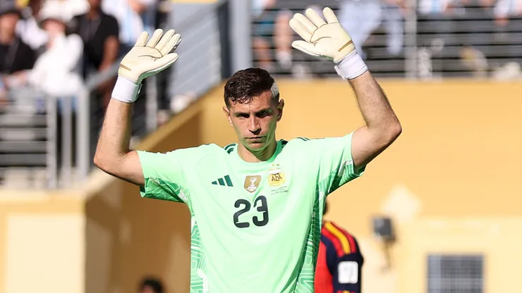 Emiliano Martinez #23 of Argentina reacts.