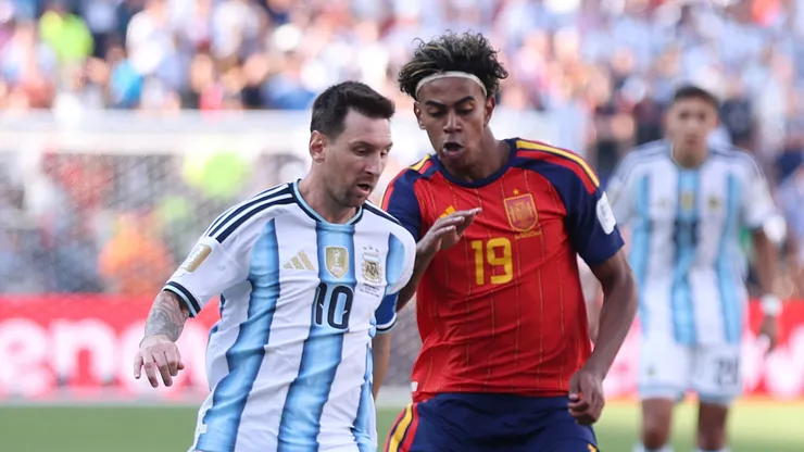 Lionel Messi of Argentina and Lamine Yamal of Spain.