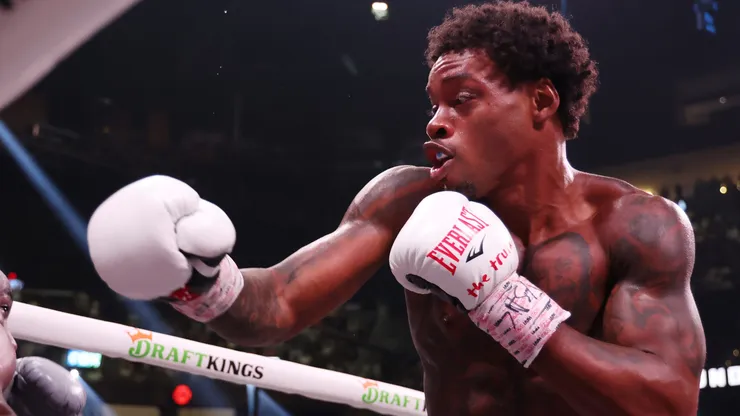 Errol Spence Jr. in a fight with Terence Crawford