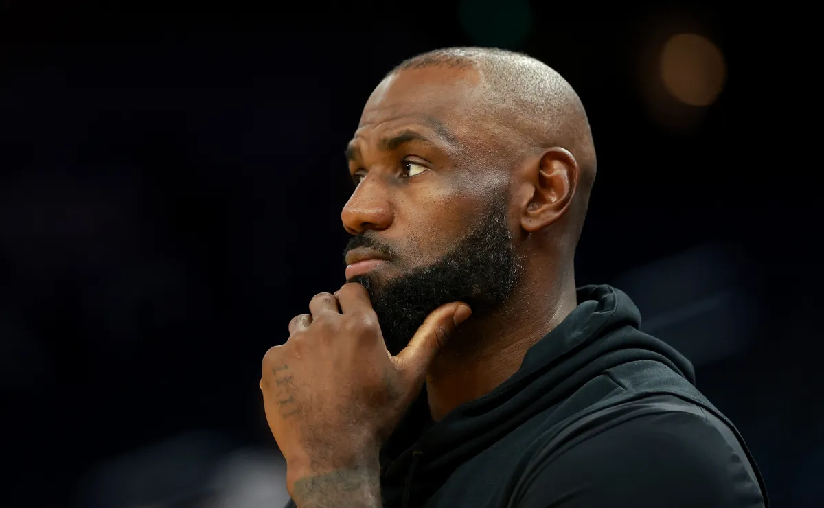 LeBron James Set To Make NBA History With Unprecedented Pay Cut lebron-james-set-to-make-nba-history-with-unprecedented-pay-cut