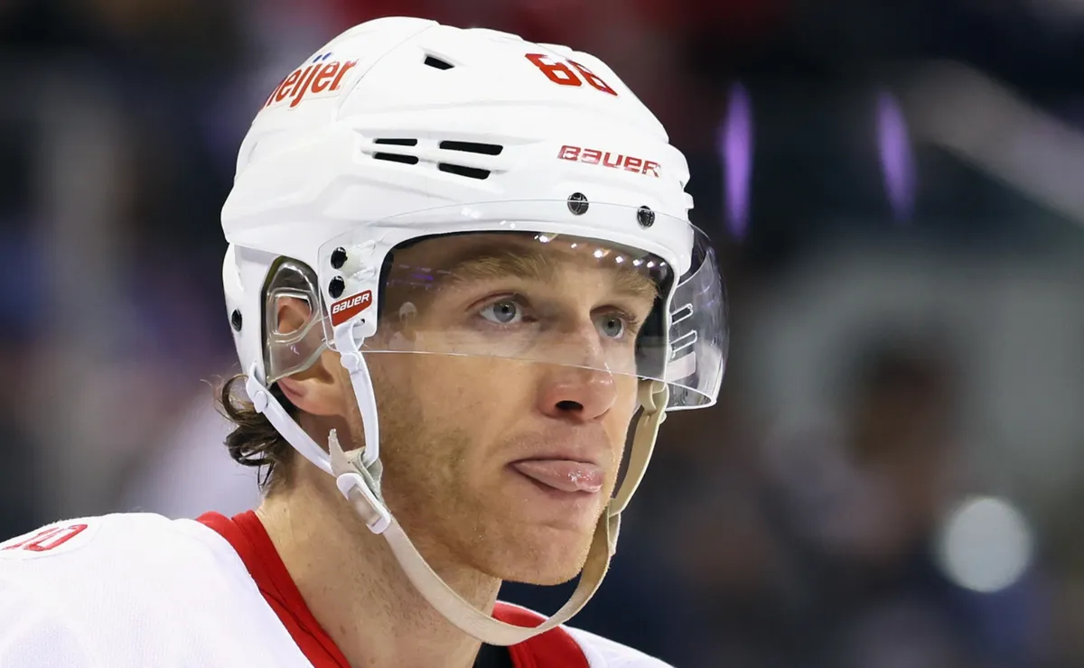 Kane Bids Emotional Farewell to Red Wings, Returns to Chicago