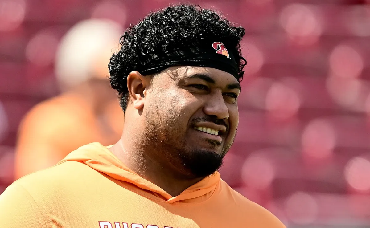 Vita Vea’s salary for 2026 as Pro Bowl DT requests trade out of Buccaneers