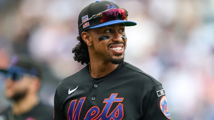 Francisco Lindor #12 of the New York Mets looks on during the eighth inning.