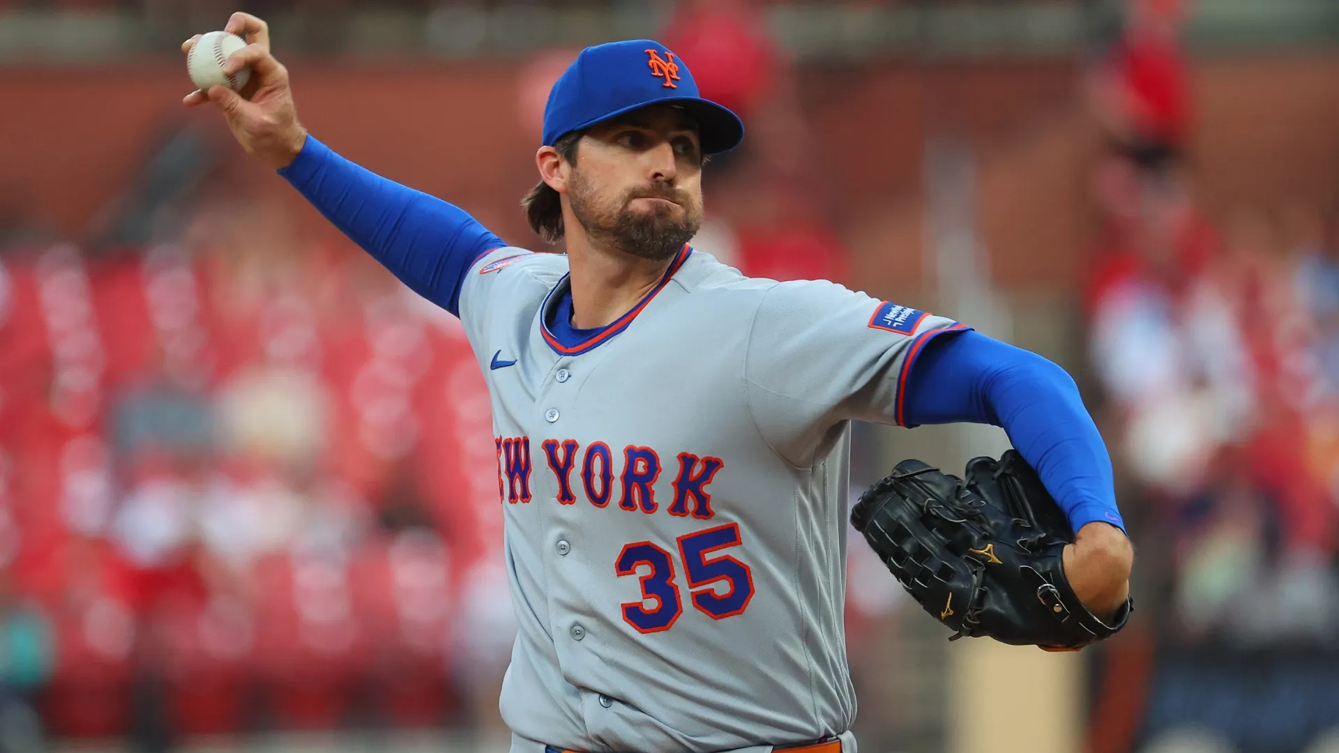 Clay Holmes #35 of the Mets delivers a pitch. Dilip Vishwanat/Getty Images