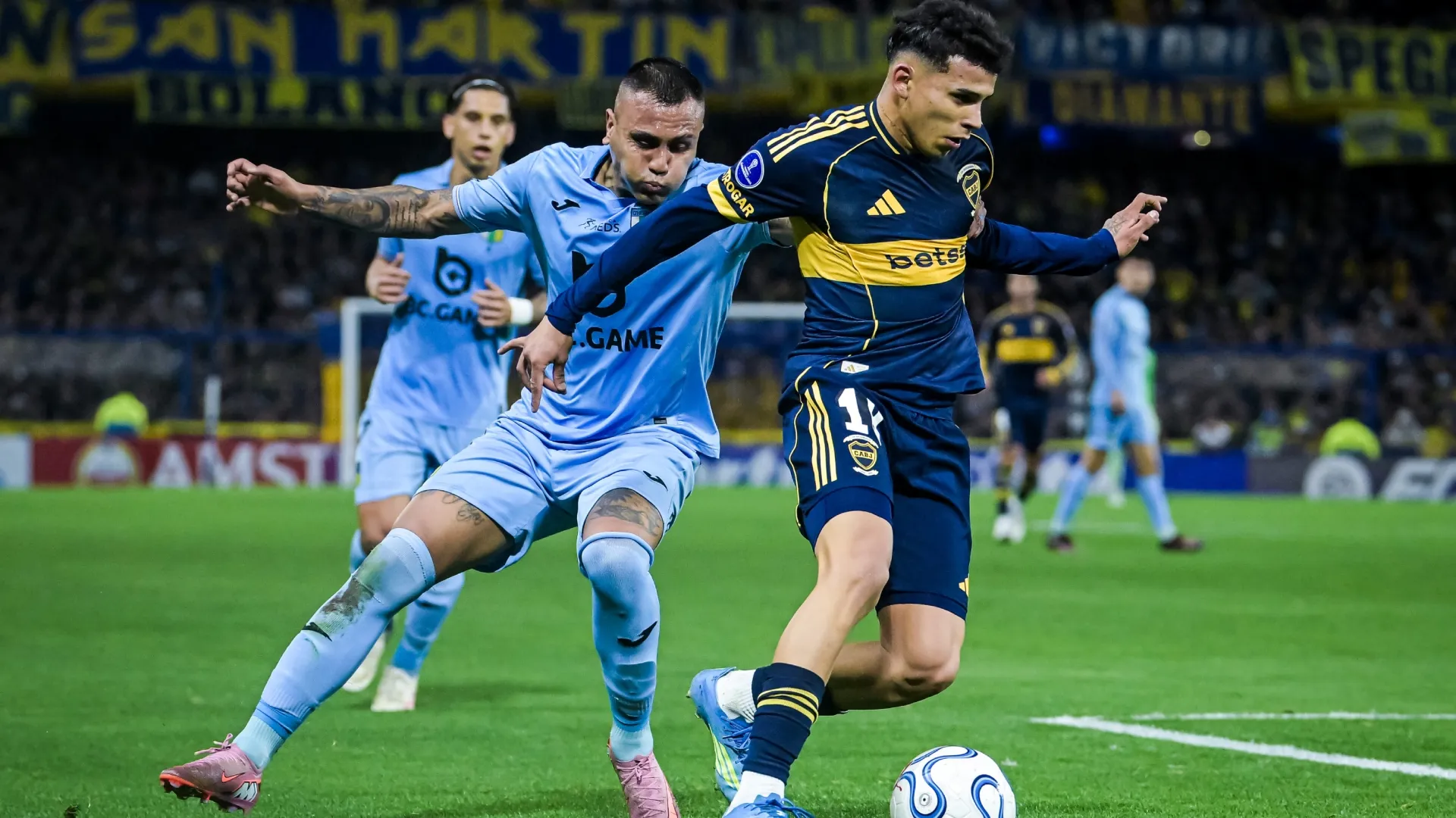 Leonel Flores of Boca Juniors controls the ball against Alan Robledo of CD O’Higgins – Marcelo Endelli/Getty Images
