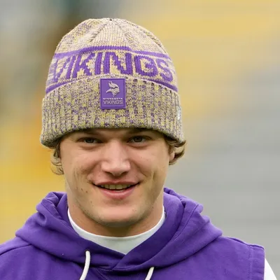Vikings announce first big decision on starting QB job