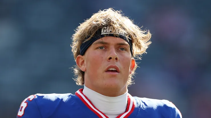 Jaxson Dart #6 of the New York Giants at MetLife Stadium.