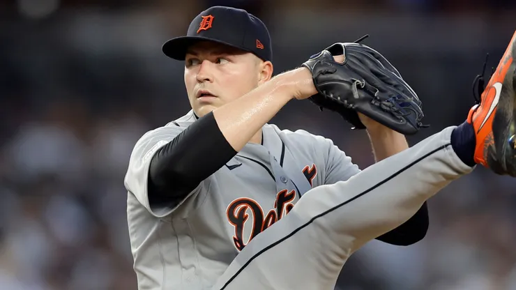 Tarik Skubal #29 of the Detroit Tigers pitches during the fourth inning.