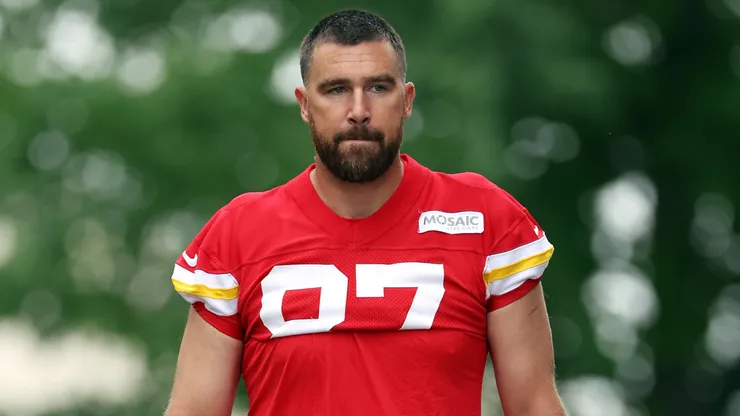 Tight end Travis Kelce #87 walks toward the practice field during Kansas City Chiefs training camp.
