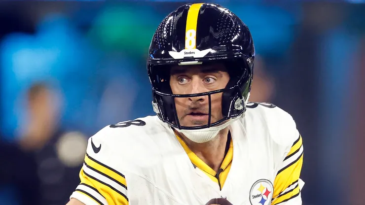 Aaron Rodgers #8 of the Pittsburgh Steelers throws a pass during the first quarter.