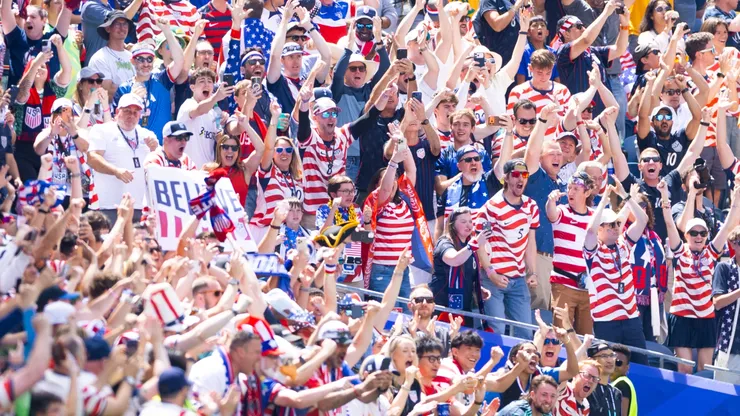 Fans of USA cheer during the FIFA World Cup 2026 Group D match