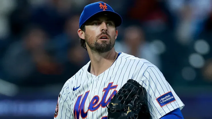 Clay Holmes #35 of the New York Mets heads for the dugout after the second inning.