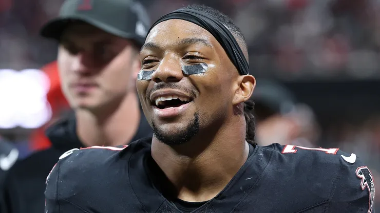 Bijan Robinson #7 of the Atlanta Falcons reacts against the Los Angeles Rams.