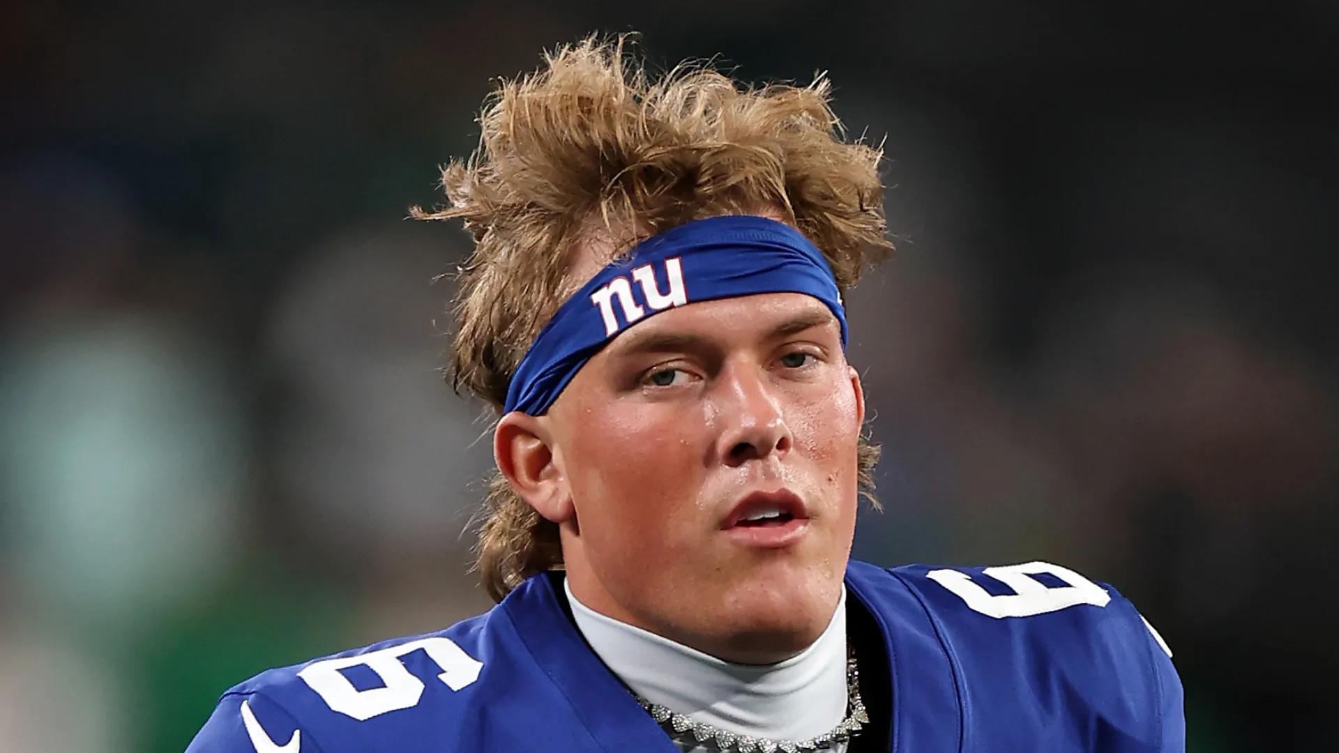 Jaxson Dart #6 of the New York Giants warms up prior to the game against the Philadelphia Eagles at MetLife Stadium on October 09, 2025 in East Rutherford, New Jersey.