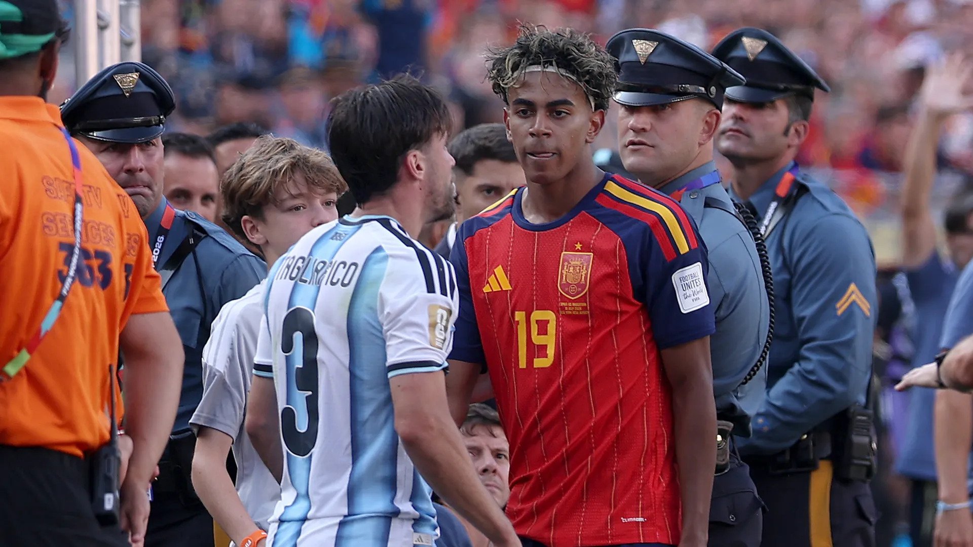 Nicolas Tagliafico of Argentina and Lamine Yamal of Spain.