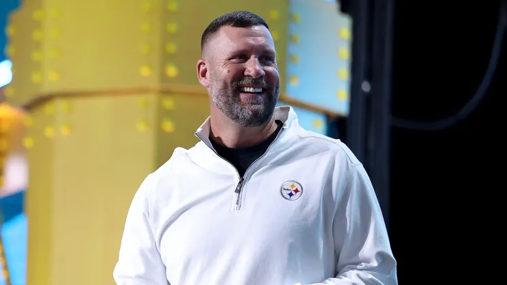 Former Pittsburgh Steelers Ben Roethlisberger smiles on stage.