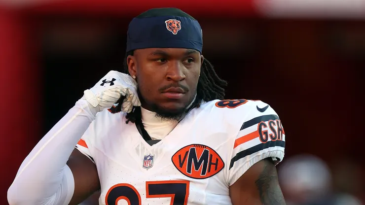 Wide receiver Luther Burden III #87 of the Chicago Bears warms up.